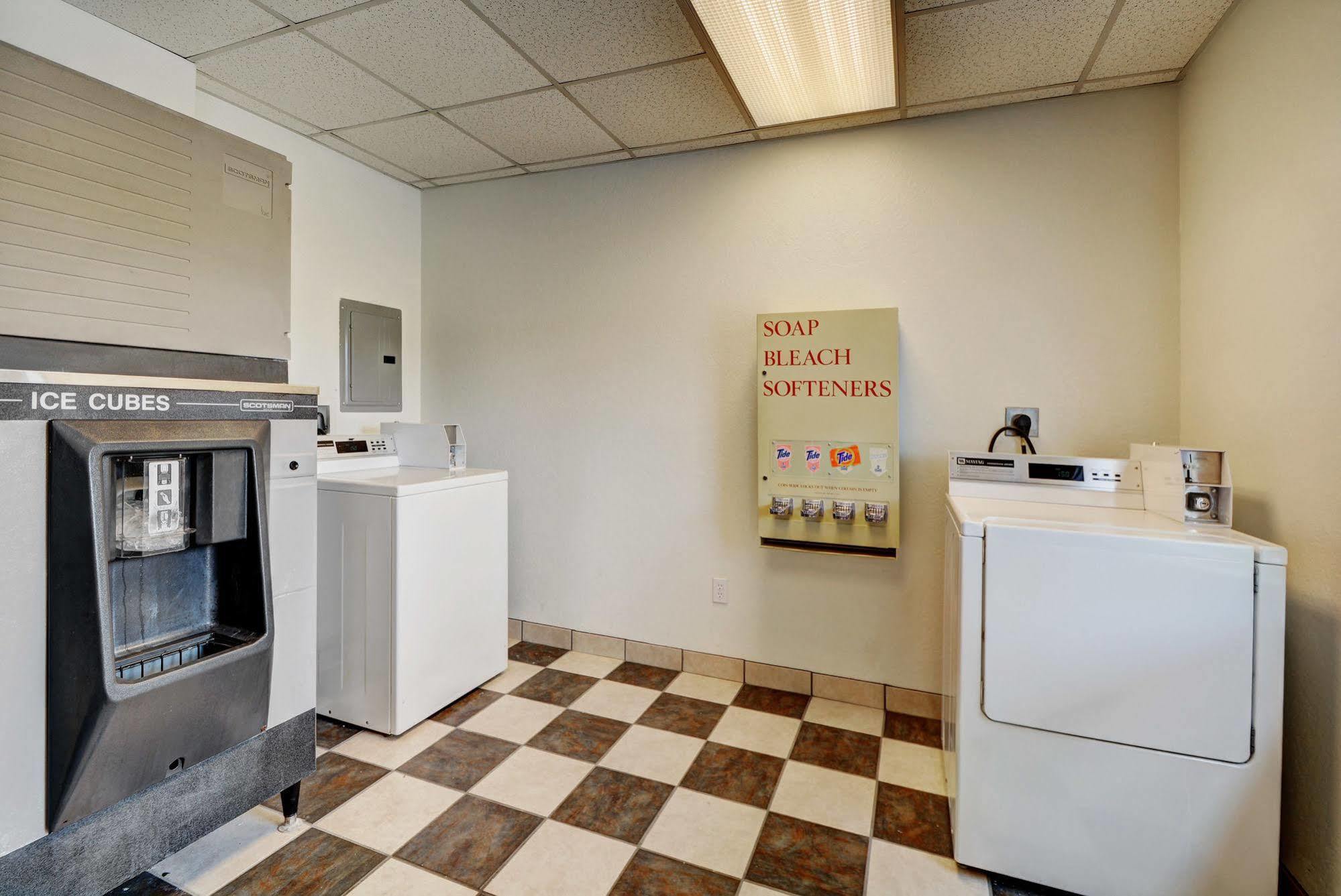 Hotel 6-seekonk, Ma - Providence East